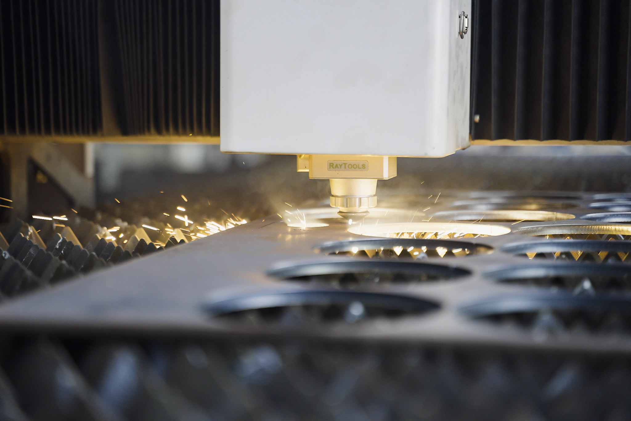 Máquina de Corte a Laser de Fibra - América CNC do Brasil